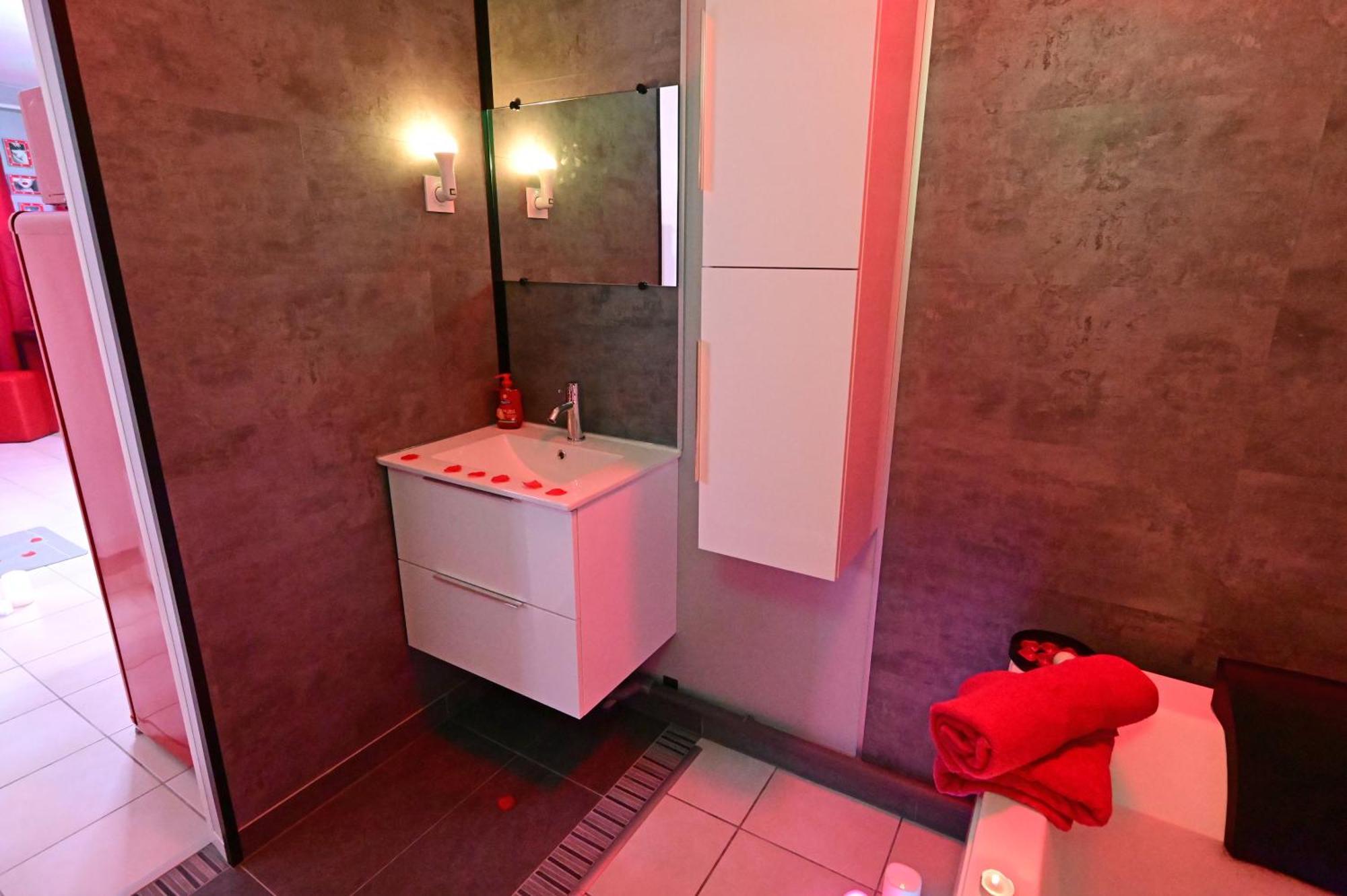 Love Room A Deux Pas De L'Ocean Avec Hammam, Sauna Et Bain A 2 :-) Biscarrosse Exterior foto